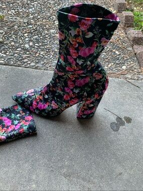 Steve Madden Black Floral Pointed Toe Boots